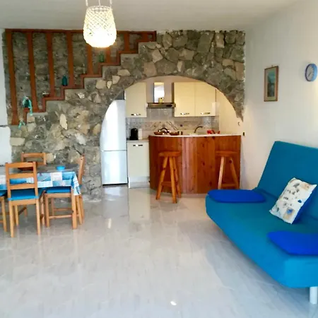 Carmela Tatil Evi *